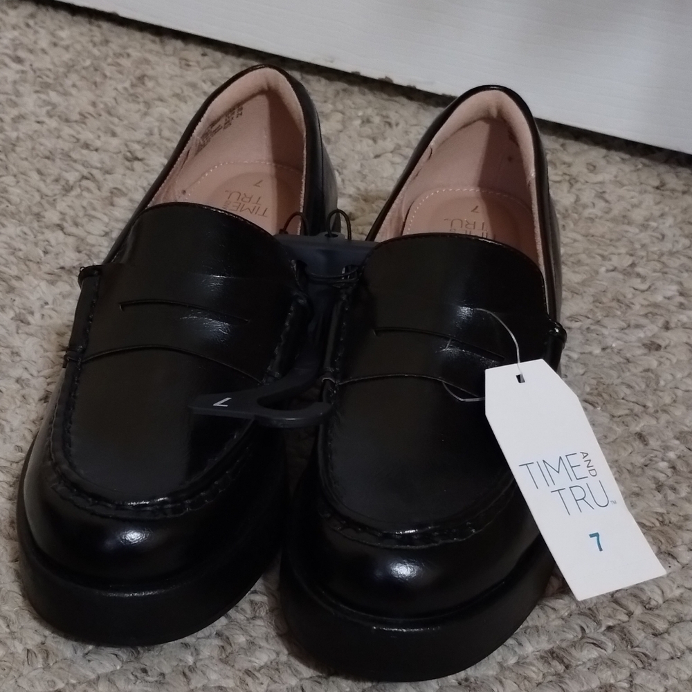 Time and Tru Women's Size 7 Black Platform Loafers